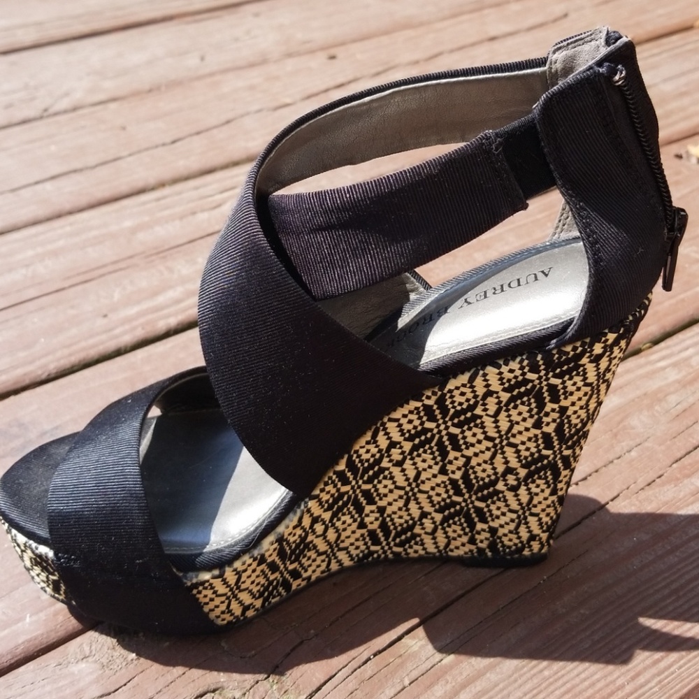 Woven wedge sandals